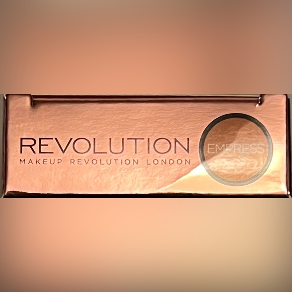 Makeup Revolution “Empress” Metallic lip kit - Picture 4 of 4